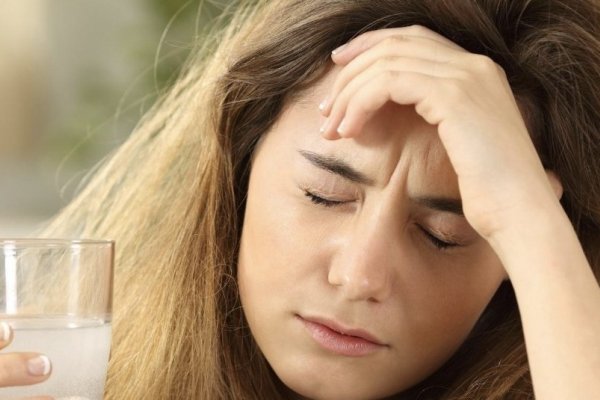 [Ressaca da pele após as festas de fim de ano: entenda como os excessos afetam o rosto! ]