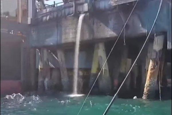 [Vídeo: Moradores de São Tomé de Paripe denunciam descarte de produtos químicos na praia]