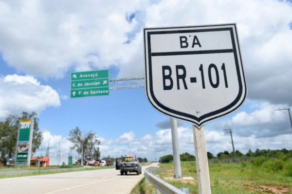 [Motociclista morre após colidir com caminhonete na BR 101]