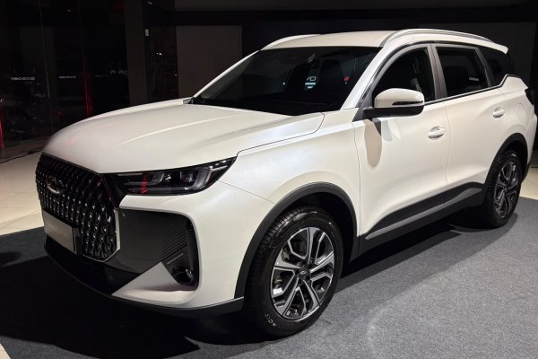 [Tiggo 7 2027 ganha novidades e perde versão híbrida leve ]