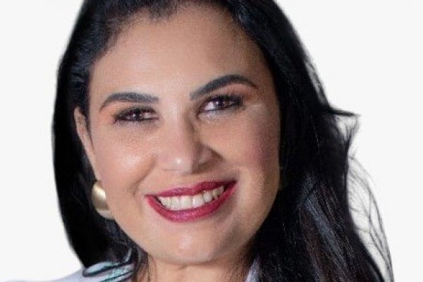 [Fonoaudiologia ajuda a recuperar função e qualidade vocal após efeitos do tabagismo, mas rouquidão persistente exige investigação! ]